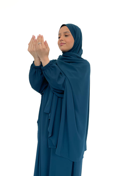 Luxury prayer abaya with matching hijab and tote bag. UK abayas for petite girls and tall girls size 62 abayas. size 48 abayas. Modest outfits