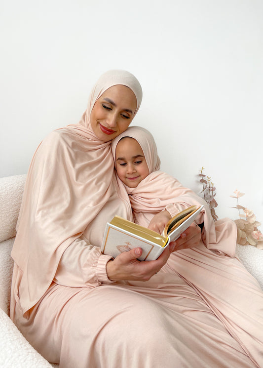Prayer abayas for ramadan, hijabs, abayas for the mosque, breastfeeding friendly abayas with zip uk