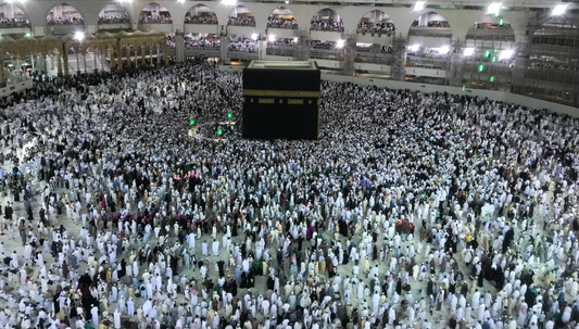 Hajj in mecca, ladies abayas and essentials for hajj and umrah