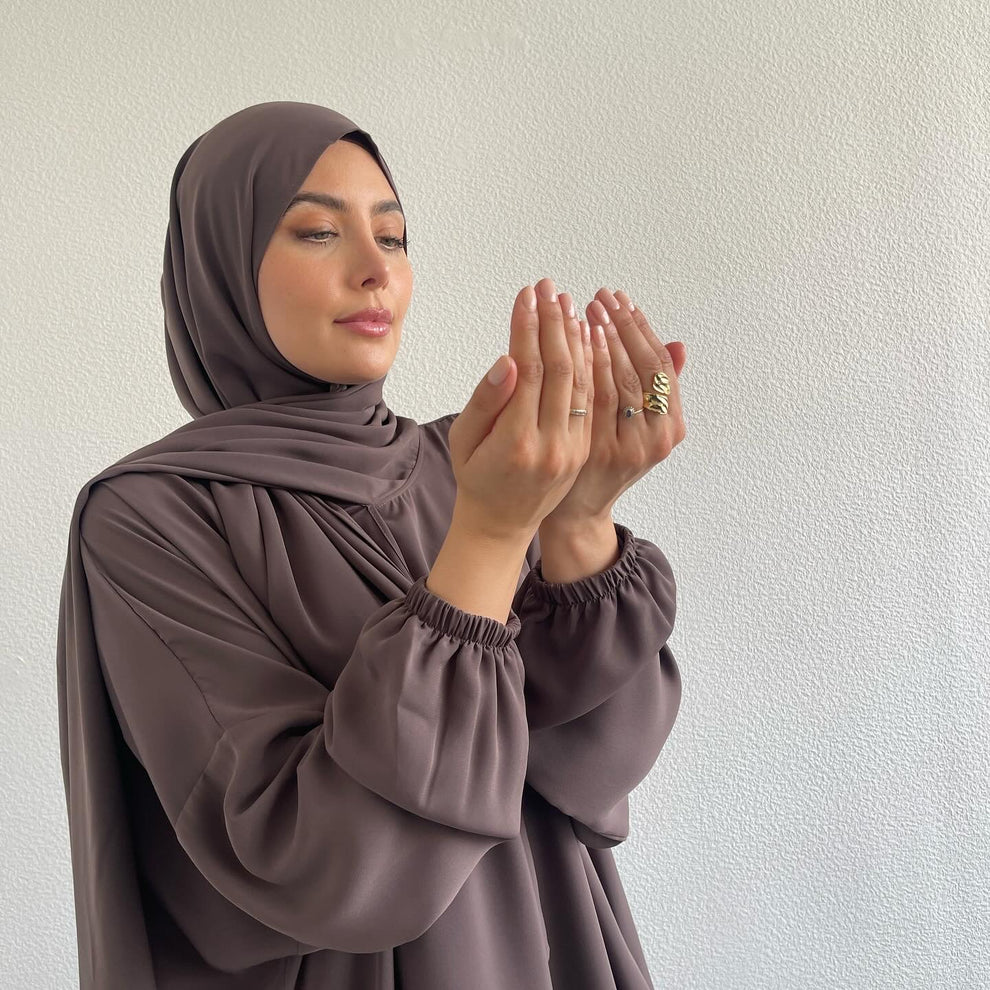 Umber Brown Classic One Piece Prayer Abaya – hayaathelabel