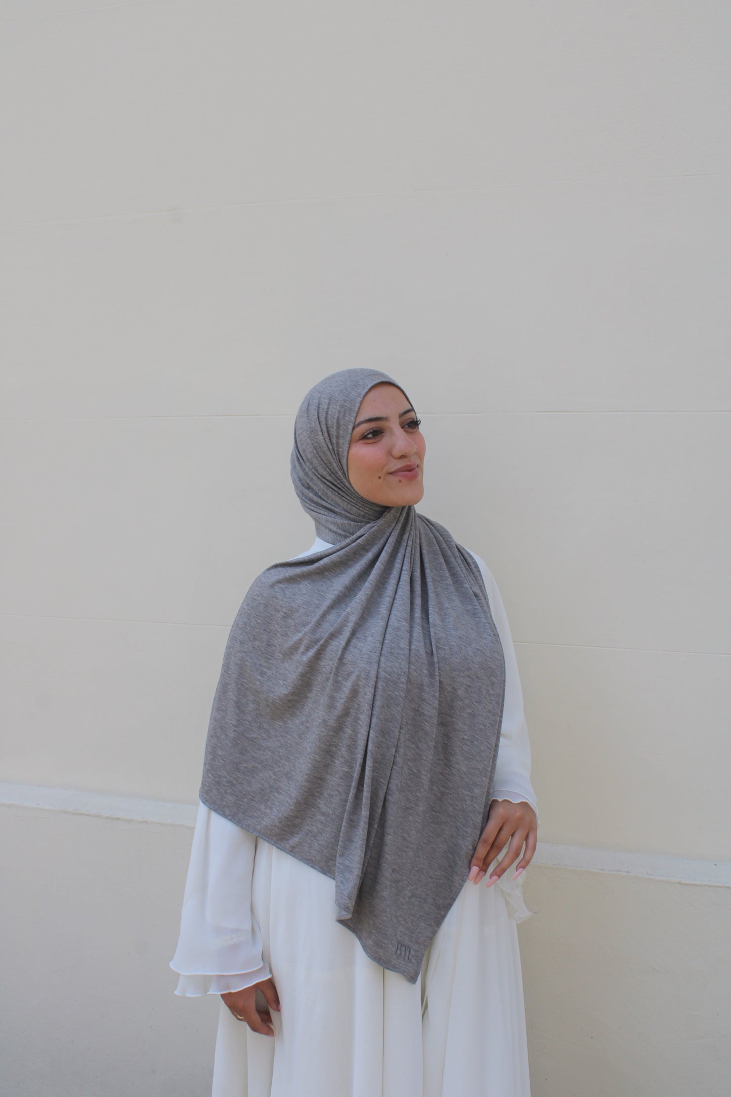 muslim women wearing modest clothing hijab