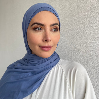 Full coverage short jersey hijabs. Muslim women wearing back to school hijab style.