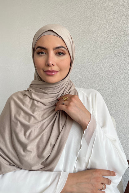 Muslim women wearing staple hijabs every muslimah should have in her wardrobe.