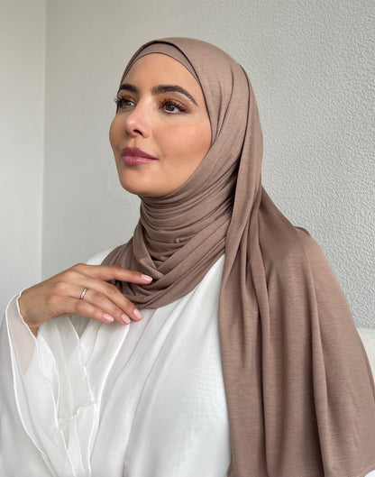 Muslim women wearing soft jersey solid colour hijab from hayaa the label uk. Next day shipping available. 